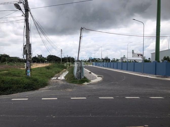 Bán đất ở đô thị, đối diện Vinhomes Green City. Đường Nguyễn Thị Hạnh.