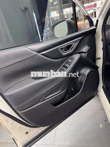 Subaru Forester bản full Trắng 5 chỗ
