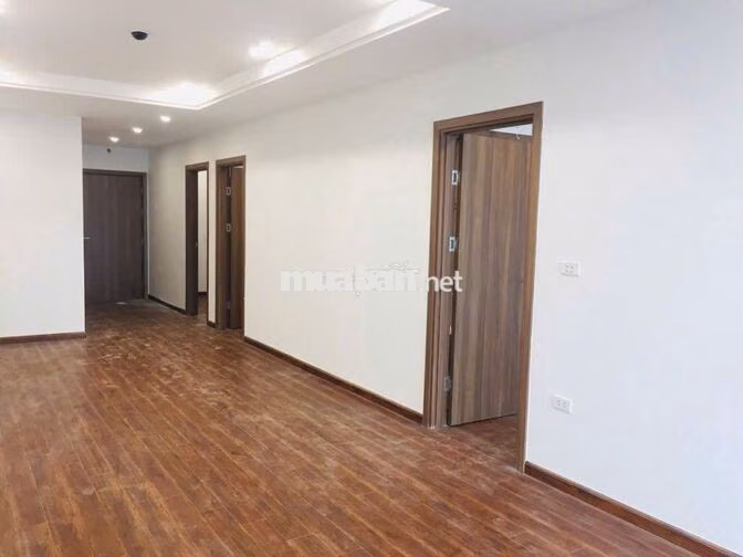 Chính chủ cho thuê CHCC Sky Central 176 Định Công mặt đường 2.5