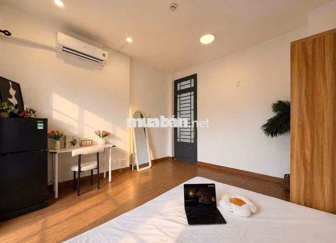 CHO THUÊ CĂN HỘ STUDIO BAN CÔNG ĐI BỘ QUA ĐH VĂN LANG