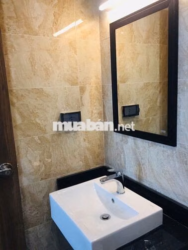 Chính chủ cho thuê CHCC Sky Central 176 Định Công mặt đường 2.5
