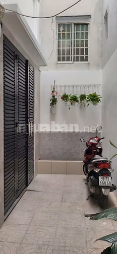 Nhà bán nhỏ hướng  đông  nam, trung tâm Q1, 26/20C Nguyễn Bỉnh Khiêm, 