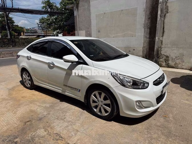 Hyundai Accent 2013 1.4 MT Số sàn Trắng