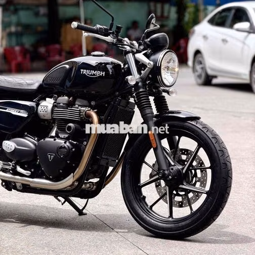 Triumph Street Twin 900 1.594 km Đen