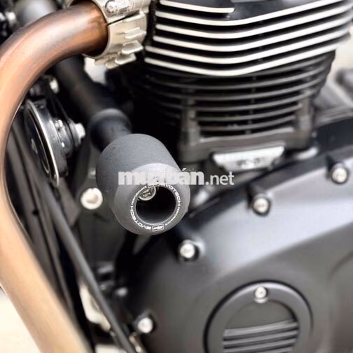 Triumph Street Twin 900 1.594 km Đen