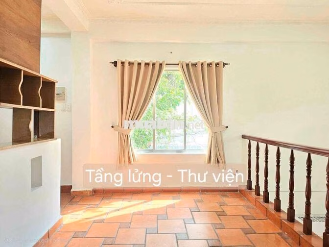 Mặt bằng kinh doanh 1 trệt 2 Lầu 5x33m.