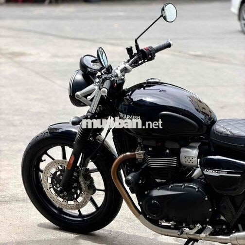 Triumph Street Twin 900 1.594 km Đen