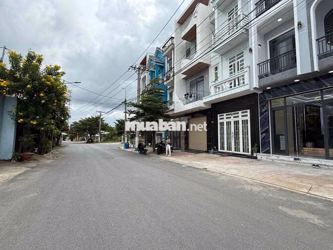 CĂN NHÀ MẶT TIỀN KINH DOANH CHỈ 4,5 Tỷ  Thuận An Bình Dương
