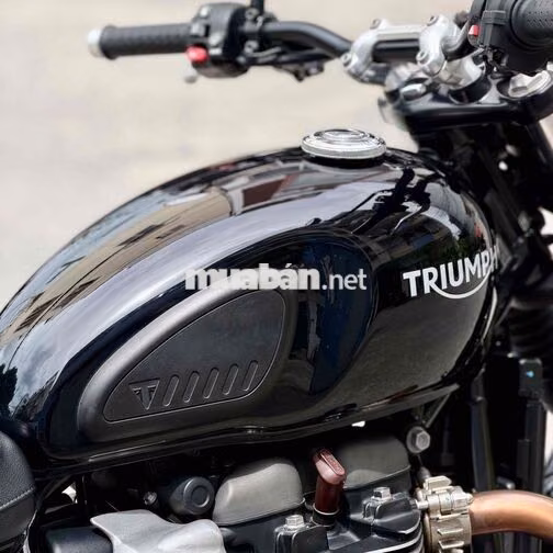 Triumph Street Twin 900 1.594 km Đen