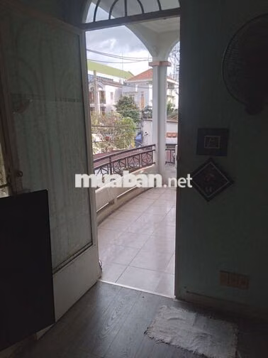 Nhà QL13, ĐH Luật, Hiệp Bình Chánh . 28tr/thg. 8m X 8m. 1 trệt, 2 lầu.