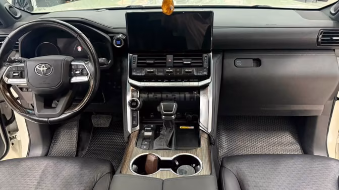 Bán Toyota Land Cruiser LC300 Model 2023. xe đẹp xuất sắc.