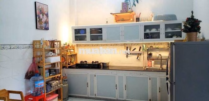 Nhà Phú Lợi, gần vòng xoay Hiệp Thành 3, giá 8 triệu/tháng có máy lạnh