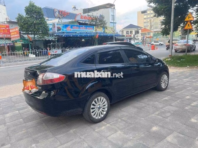 Ford Fiesta 2011 Tự động Đen 120.000 km