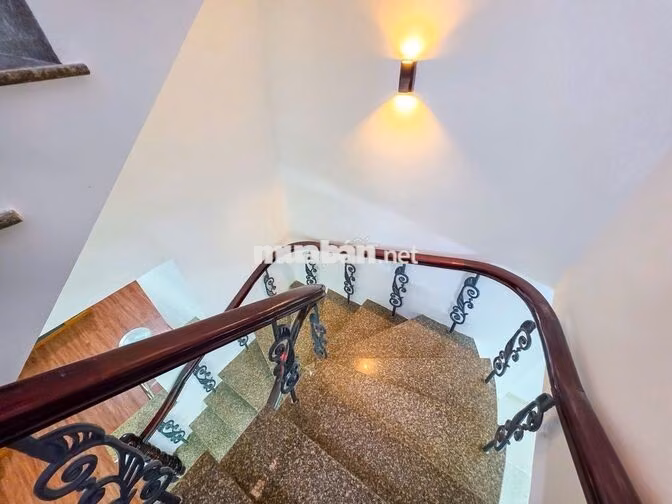 NHÀ ĐẸP Q7 -HẺM XE TẢI -3 TẦNG -4m x 14m -CHỈ 6 TỶ NHỈNH