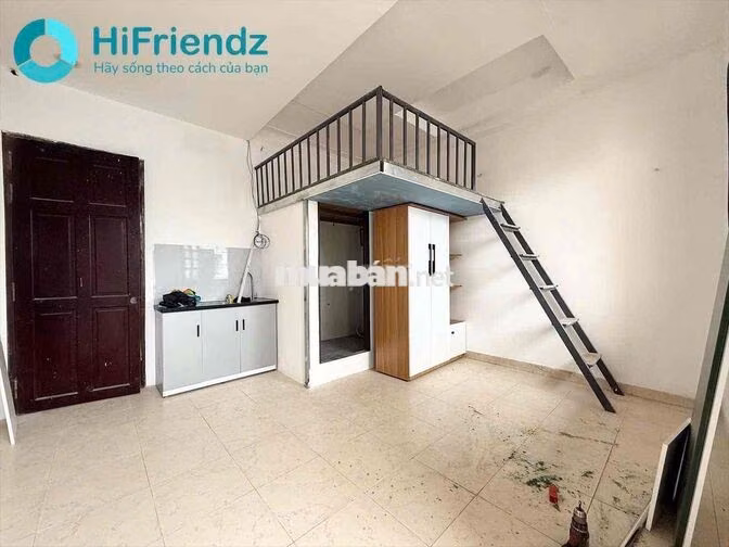 GÁC BAN CÔNG GẦN HỌC VIỆN HÀNG KHÔNG CƠ SỞ 2