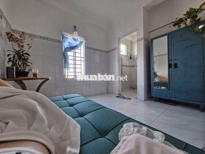 Phòng 18m2, nhà mặt tiền sạch đẹp
