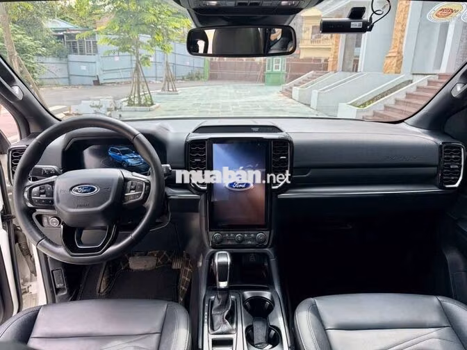 Ford Everest Titanium 2023 Trắng 3.9 vạn km