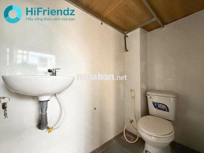 GÁC BAN CÔNG GẦN HỌC VIỆN HÀNG KHÔNG CƠ SỞ 2