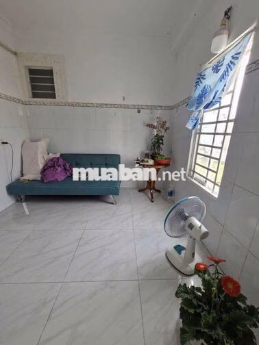 Phòng 18m2, nhà mặt tiền sạch đẹp