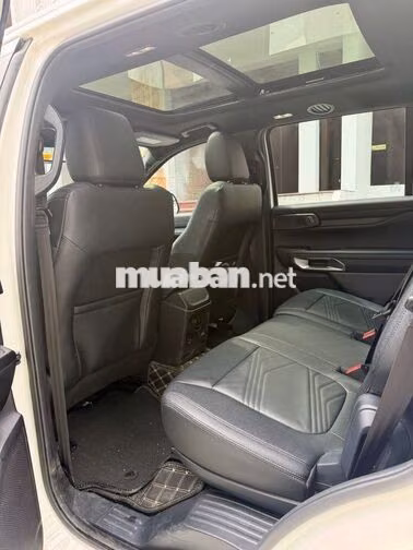 Ford Everest Titanium 2023 Trắng 3.9 vạn km