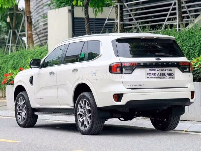 Ford Everest Titanium 2023 Trắng 3.9 vạn km
