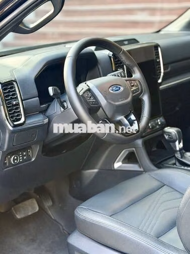 Ford Everest Titanium 2023 Trắng 3.9 vạn km