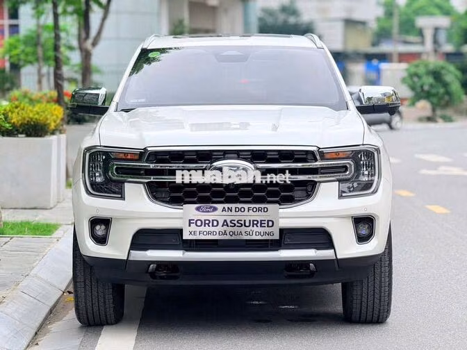 Ford Everest Titanium 2023 Trắng 3.9 vạn km