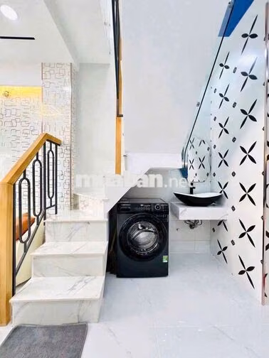Nhà bán gấp  kế bên trường học thống nhất hẻm xe hoi 🚗