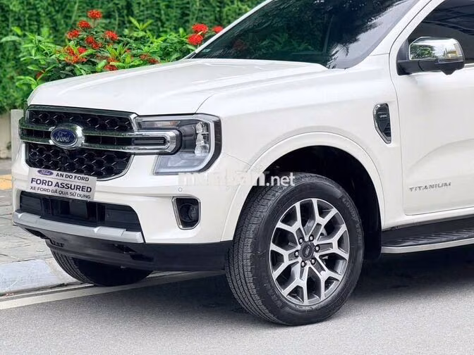 Ford Everest Titanium 2023 Trắng 3.9 vạn km