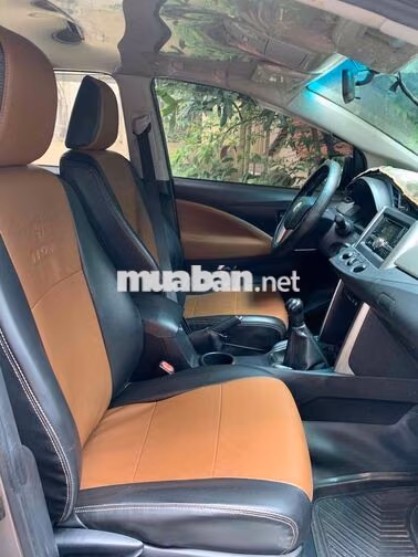 Toyota Innova 2017 8 chỗ Xăng Đồng