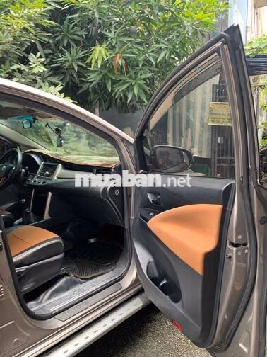 Toyota Innova 2017 8 chỗ Xăng Đồng