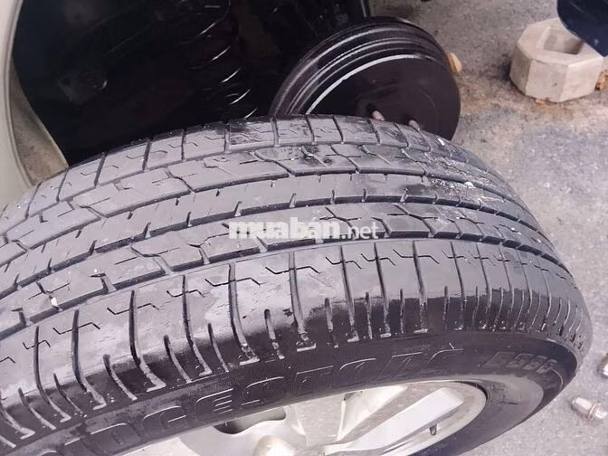 Toyota Innova Xe gia đình màu Bạc