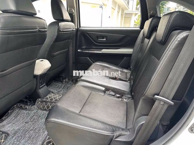 Toyota Veloz Tốp 2023 Trắng Tự động 5 vạn km