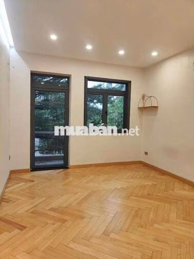 Cho thuê nhà đẹp nguyên căn Cao Thị Chính, phường phú thuận, Quận 7