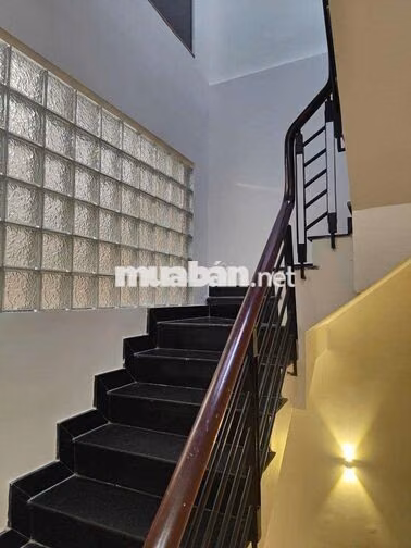 Cho thuê nhà đẹp nguyên căn Cao Thị Chính, phường phú thuận, Quận 7