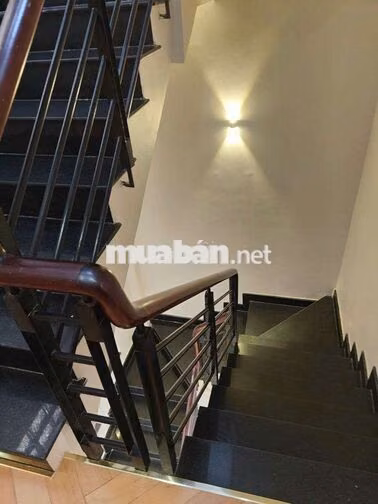 Cho thuê nhà đẹp nguyên căn Cao Thị Chính, phường phú thuận, Quận 7