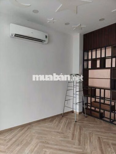 Cho thuê nhà đẹp nguyên căn Cao Thị Chính, phường phú thuận, Quận 7