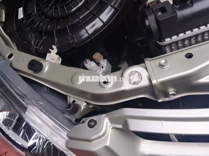 Toyota Innova Xe gia đình màu Bạc