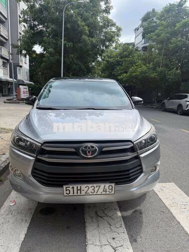 Toyota Innova 2019 Số sàn 80000 km Bạc