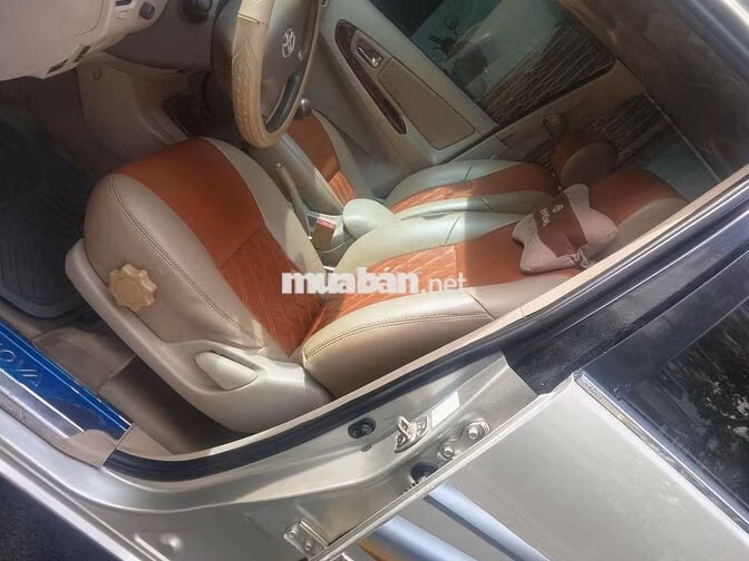 Toyota Innova Xe gia đình màu Bạc