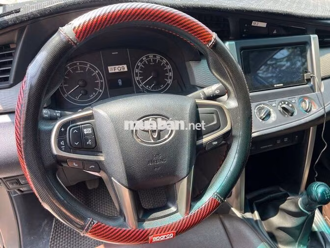 Toyota Innova 2.0E Số sàn 2022 Nâu Đồng
