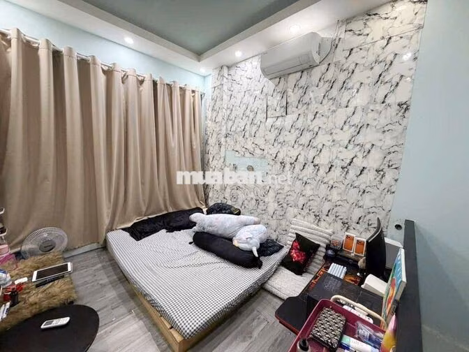 Lạc Long Quân. Tân Bình (1pn, 1wc). Dtsd 72m2
