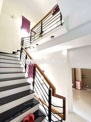 CHO THUÊ NHÀ 2,5 TẦNG ĐẸP 4PN KHU HỒ XUÂN HƯƠNG