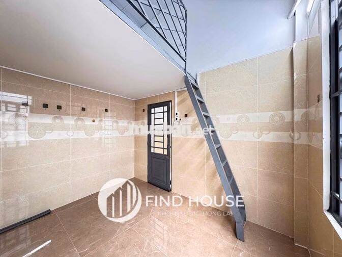 NHƯỢNG PHÒNG DUPLEX GÁC CAO 2M CỬA SỔ CÁCH ĐH UFM CHỈ 1KM CÓ CỬA SỔ