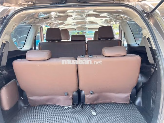 Toyota Innova 2.0E Số sàn 2022 Nâu Đồng