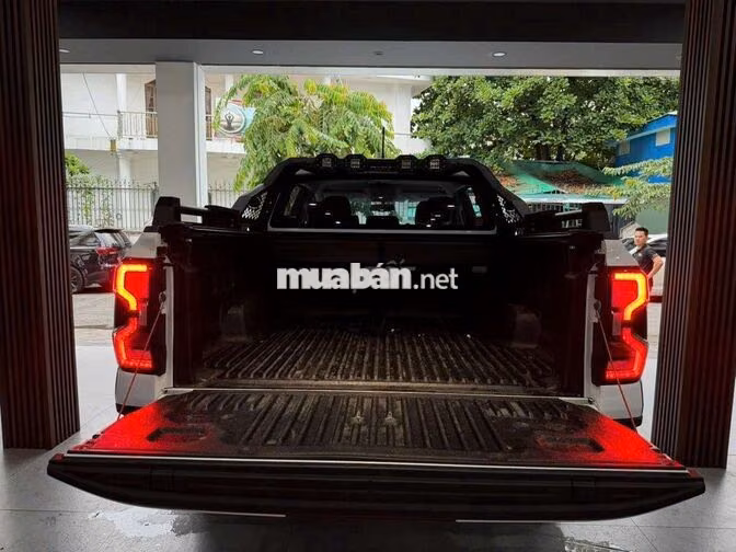 Ford Ranger XLS 2025 2.0AT,máy dầu,màu trắng,8k km