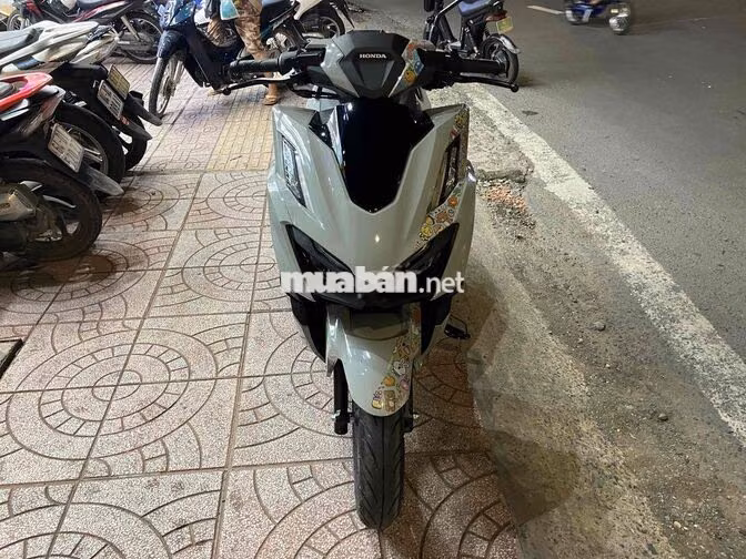 Con sư tử đổi SH MODE cấn bán Vairo 160 xám 99%