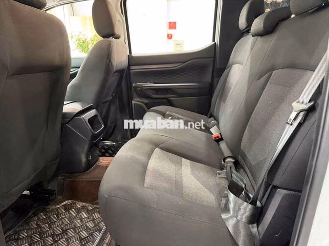 Ford Ranger XLS 2025 2.0AT,máy dầu,màu trắng,8k km