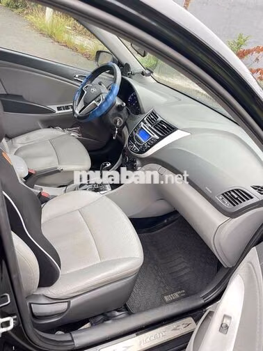 Hyundai Accent 2012 Số tự động Đen
