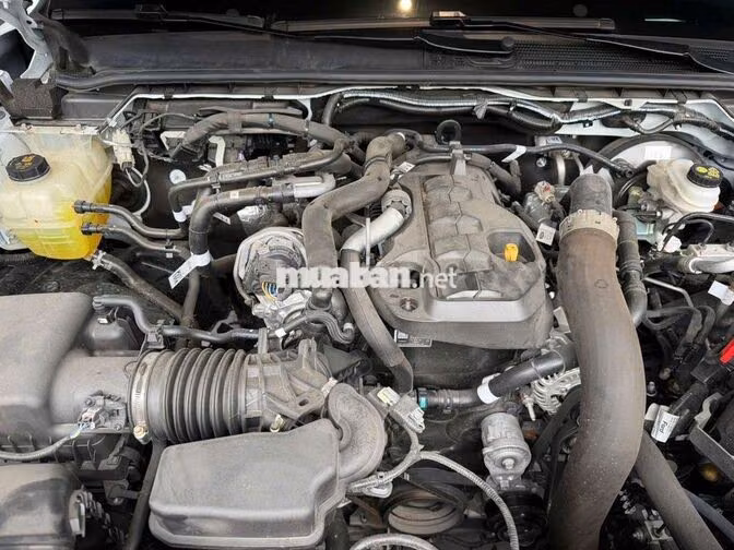 Ford Ranger XLS 2025 2.0AT,máy dầu,màu trắng,8k km